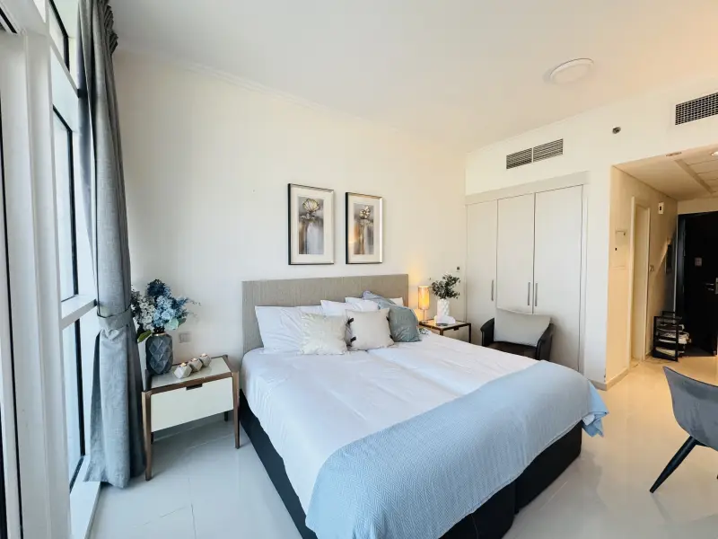 Furnished Studio | Multiple Cheques | Golf View — photo 4