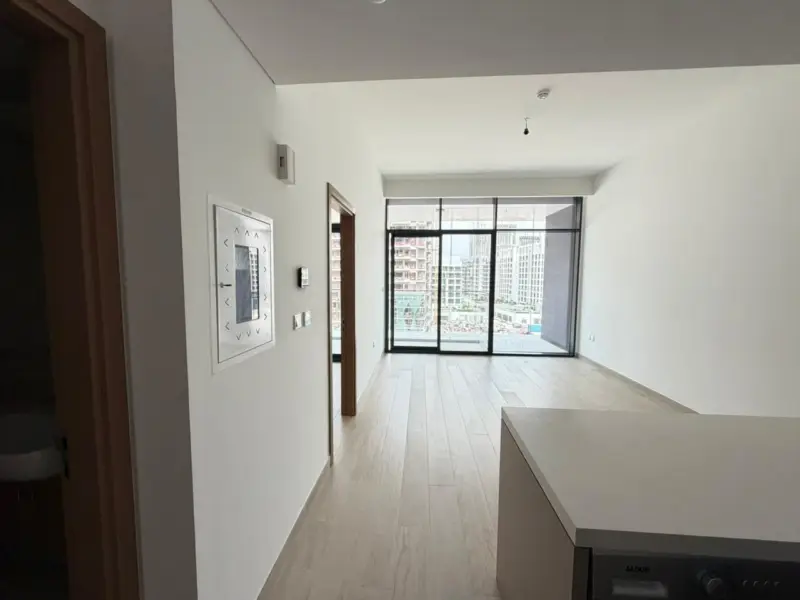 High-Floor 1BR | Multiple Views | Balcony Access — photo 5