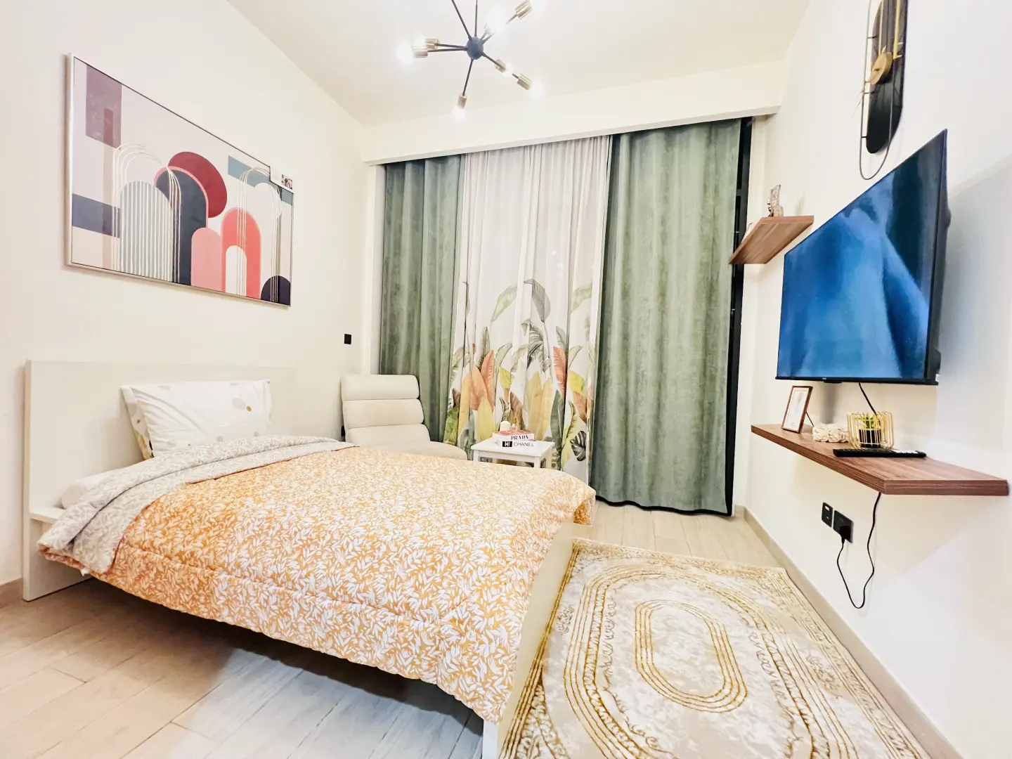 Modern furniture / 50k with 4 cheques / Good Price / Pool view