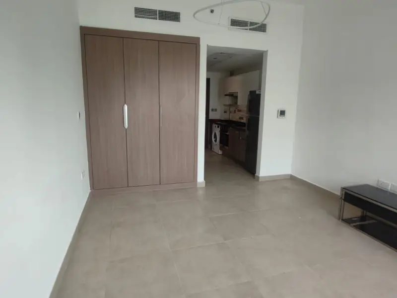 Modern Studio Apartment | Flexible Cheques