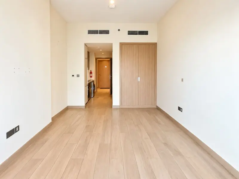 Spacious Studio | Ideal Layout | Prime Location — photo 2